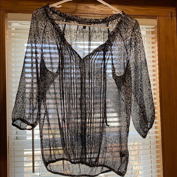🎈Express Sheer print blouse (167) - Picture 4 of 4